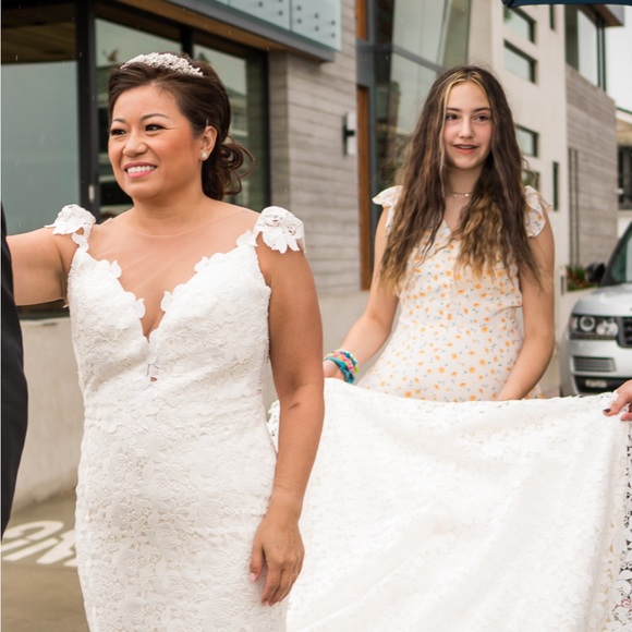 Laudae Santorini ivory wedding dress - size 12 - Picture 3 of 12